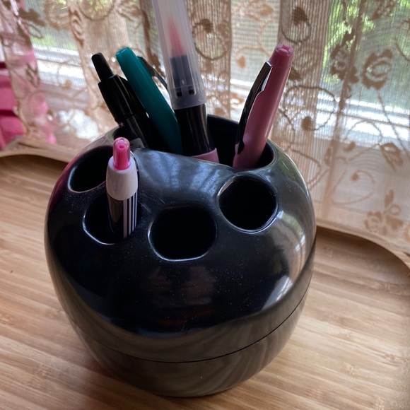 Vintage (70s?) black round plastic pen and pencil holder - Picture 1 of 11